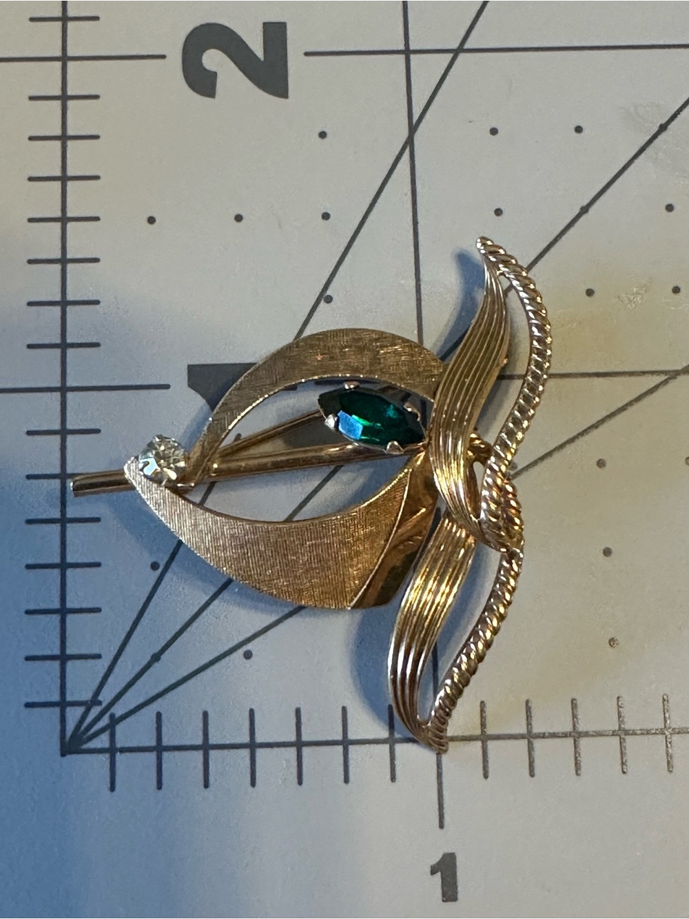 Vintage 12K Gold Filled Signed VD Van Dell Designer Floral Emerald Color Brooch - Picture 5 of 6